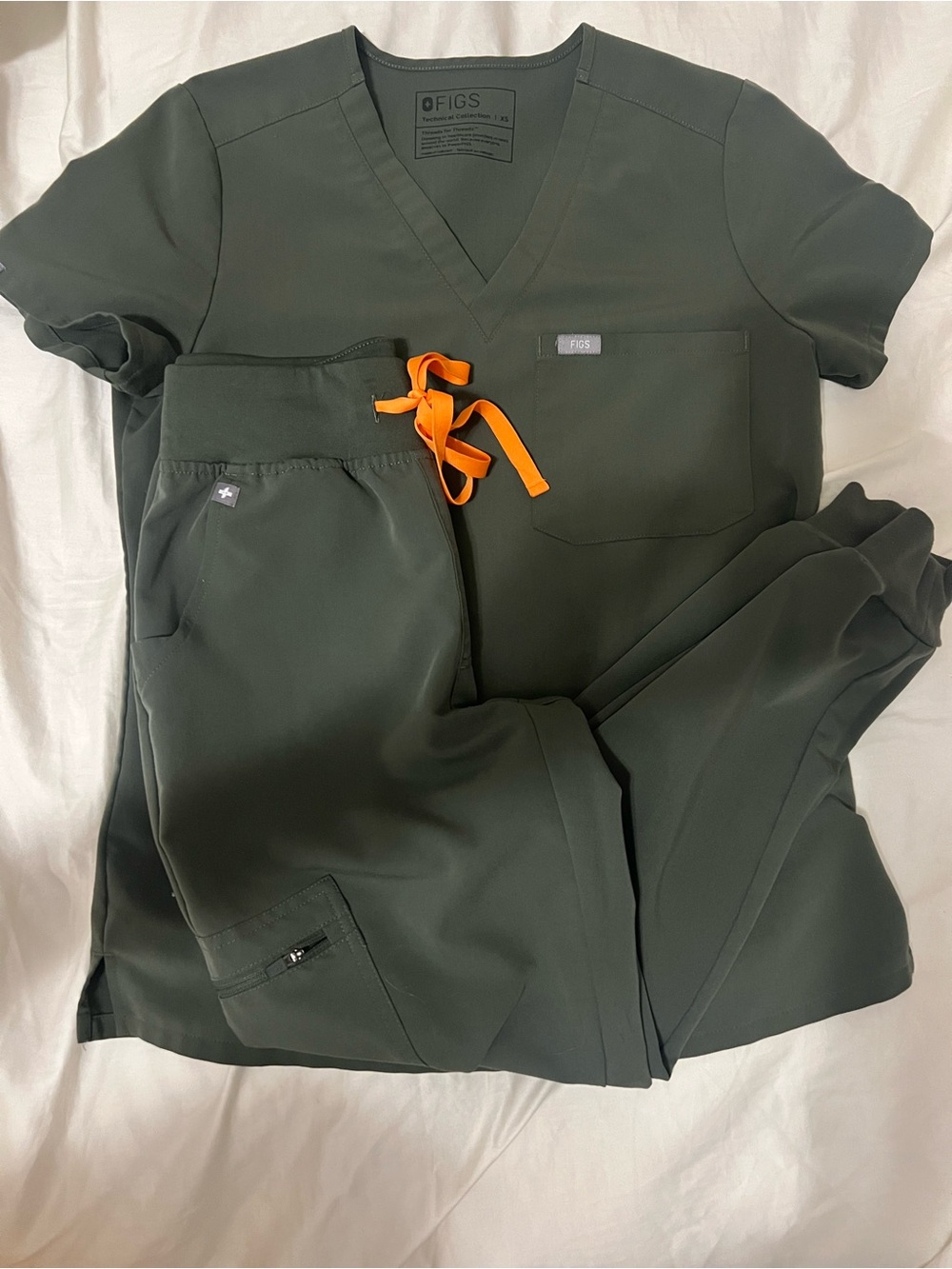 FIGS Women’s Olive Green Scrub set